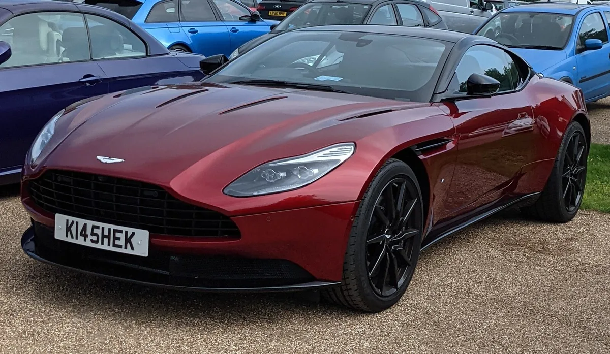 Aston Martin DB11