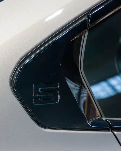 BMW i5 — 6