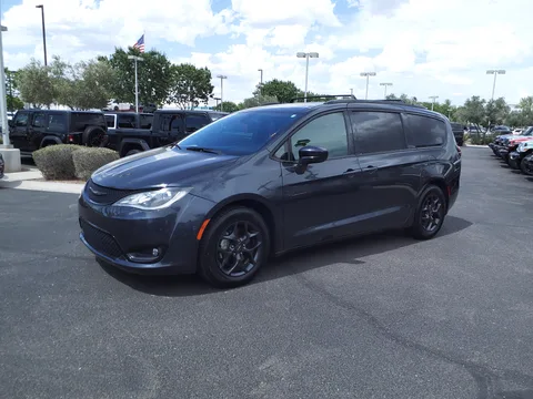 Chrysler Pacifica — 3