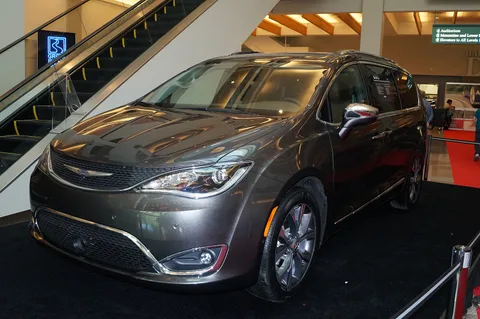 Chrysler Pacifica — 4