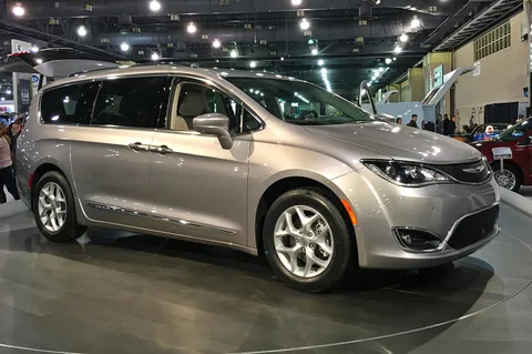Chrysler Pacifica — 8