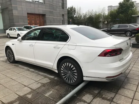 Volkswagen Phideon — 2