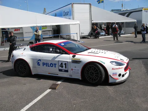 Aston Martin Vantage GT4 — 6