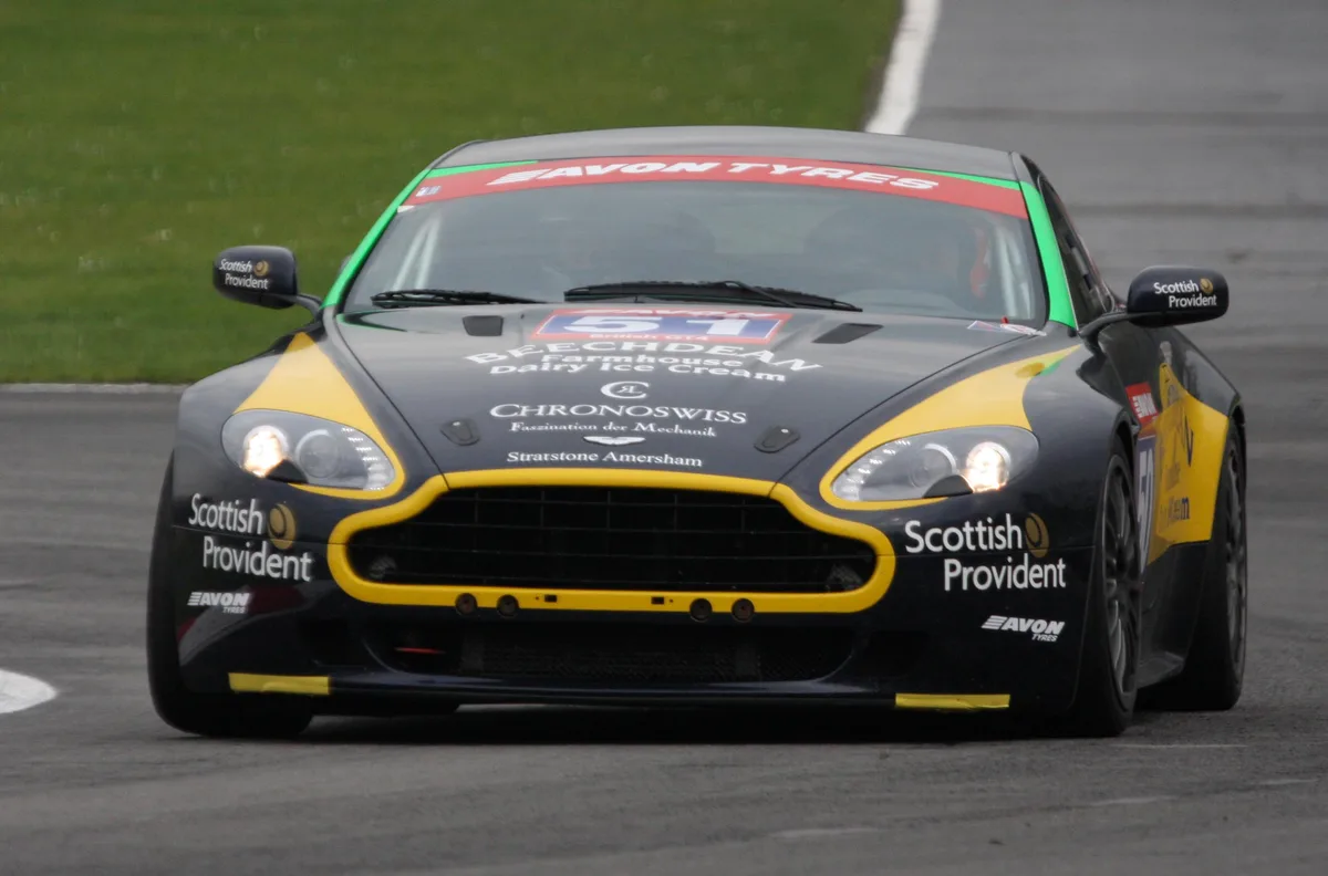 Aston Martin Vantage GT4