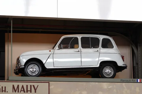 Renault 4 — 7