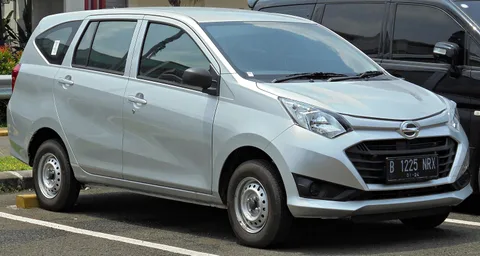 Daihatsu Sigra — 4