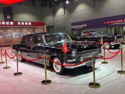 Hongqi CA72 — 2