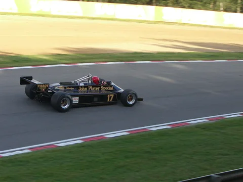 Lotus 87 — 4