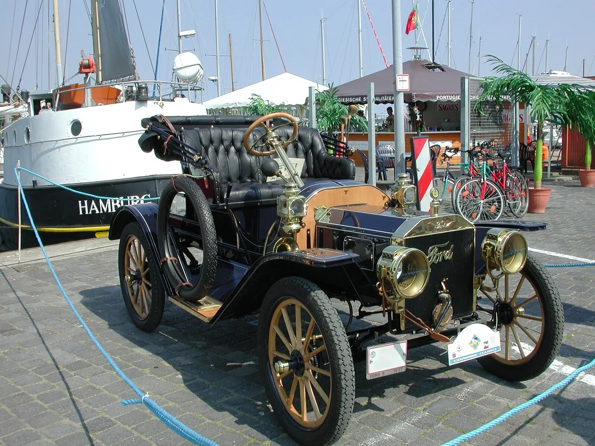 Ford S