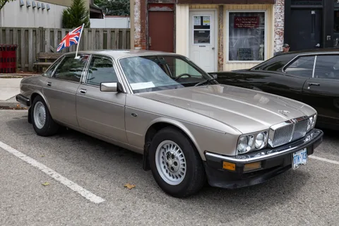 Jaguar XJ (XJ40) — 2