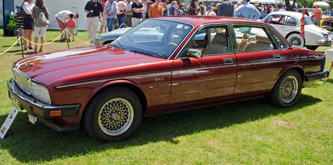 Jaguar XJ (XJ40) — 4