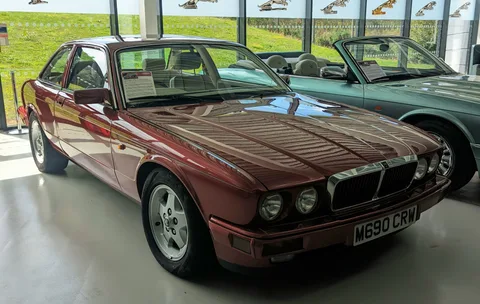 Jaguar XJ (XJ40) — 6