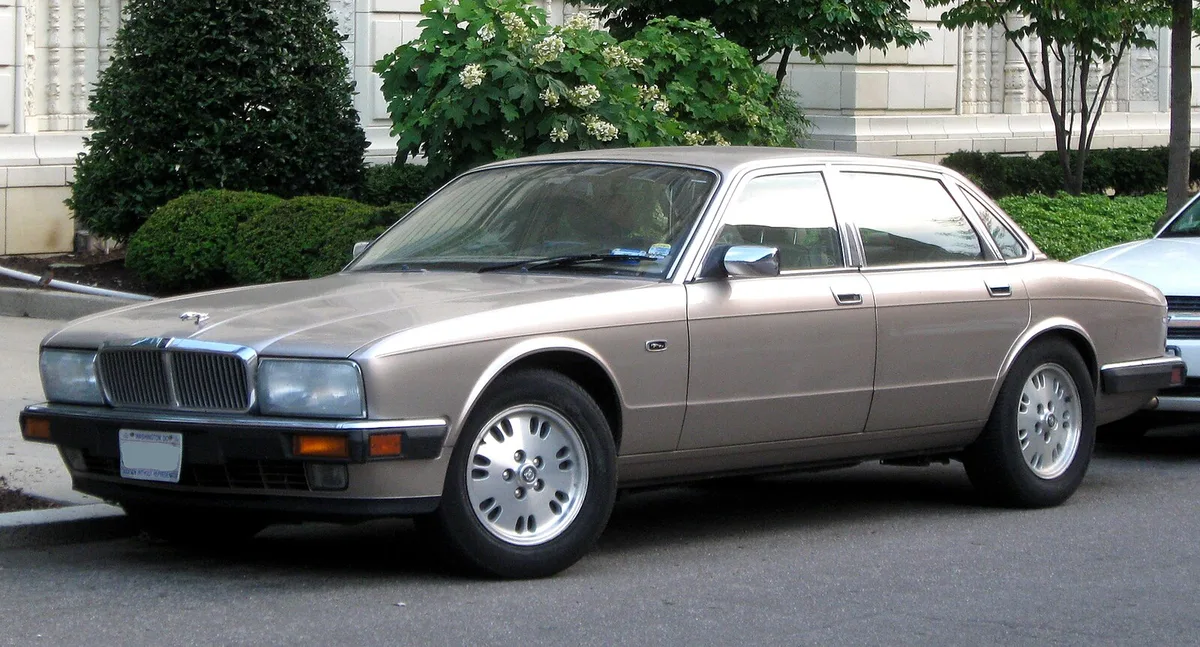 Jaguar XJ (XJ40)