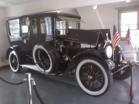 Presidential state car — 6