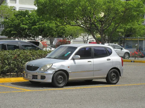 Daihatsu Storia — 4
