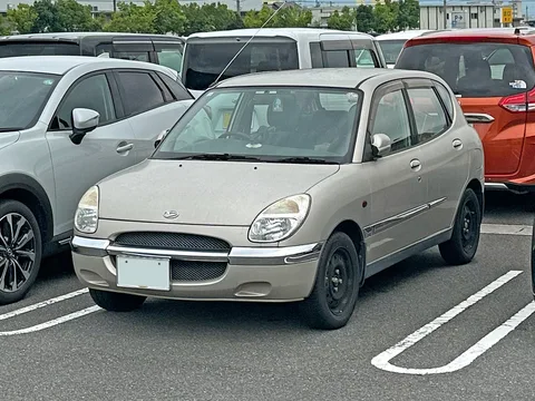 Daihatsu Storia — 6