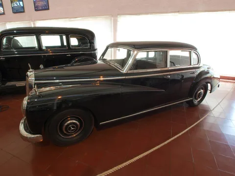 Mercedes-Benz W186 — 2
