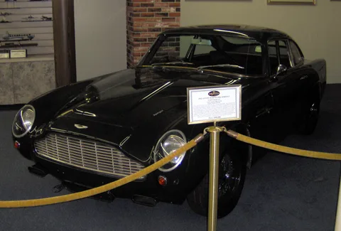Aston Martin DB4 GT — 6