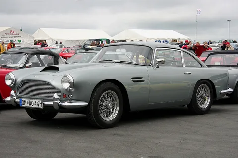 Aston Martin DB4