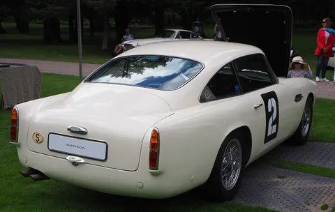 Aston Martin DB4 — 8