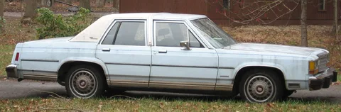 Ford LTD Crown Victoria — 4