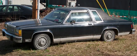 Ford LTD Crown Victoria — 6