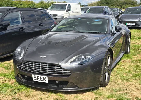 Aston Martin V12 Vantage — 2