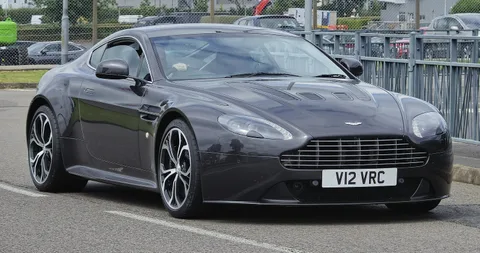 Aston Martin V12 Vantage — 5