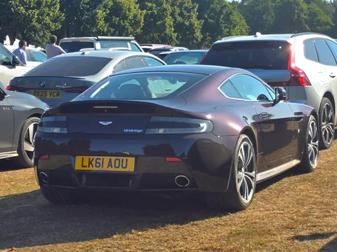 Aston Martin V12 Vantage — 6