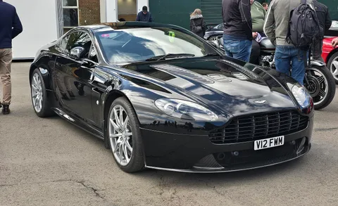 Aston Martin V12 Vantage — 7