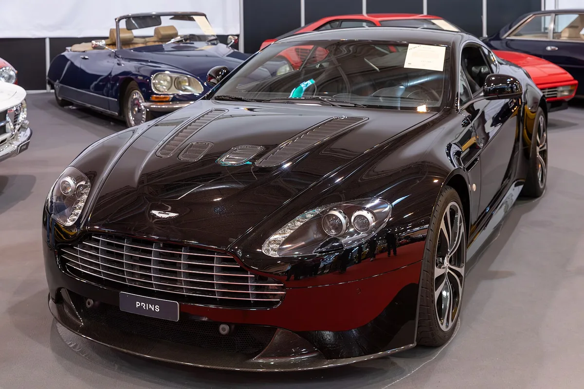 Aston Martin V12 Vantage