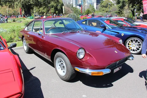 Ferrari 365 GT 2+2 — 7