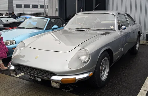 Ferrari 365 GT 2+2 — 8