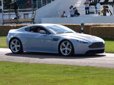 Aston Martin V12 Vantage RS