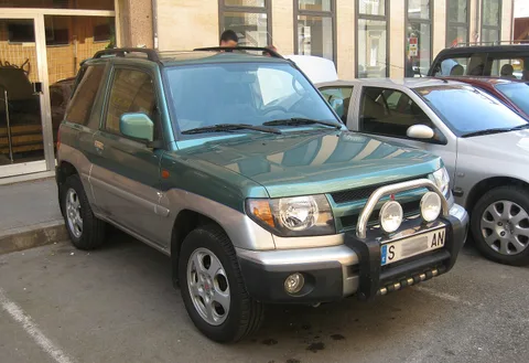 Mitsubishi Pajero iO — 2