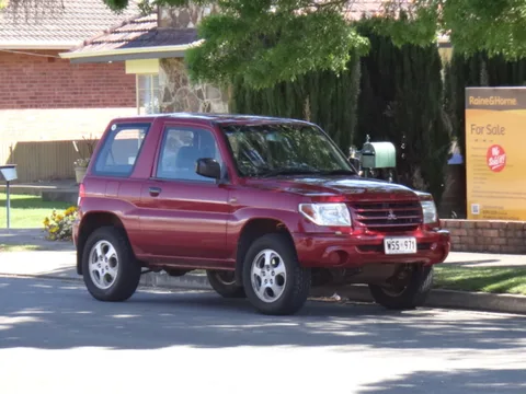 Mitsubishi Pajero iO — 6