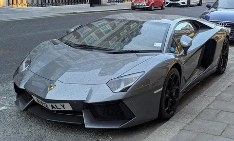 Lamborghini Aventador — 4