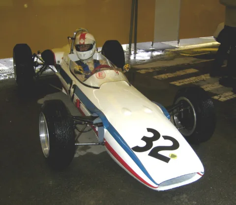 Lotus 32 — 3