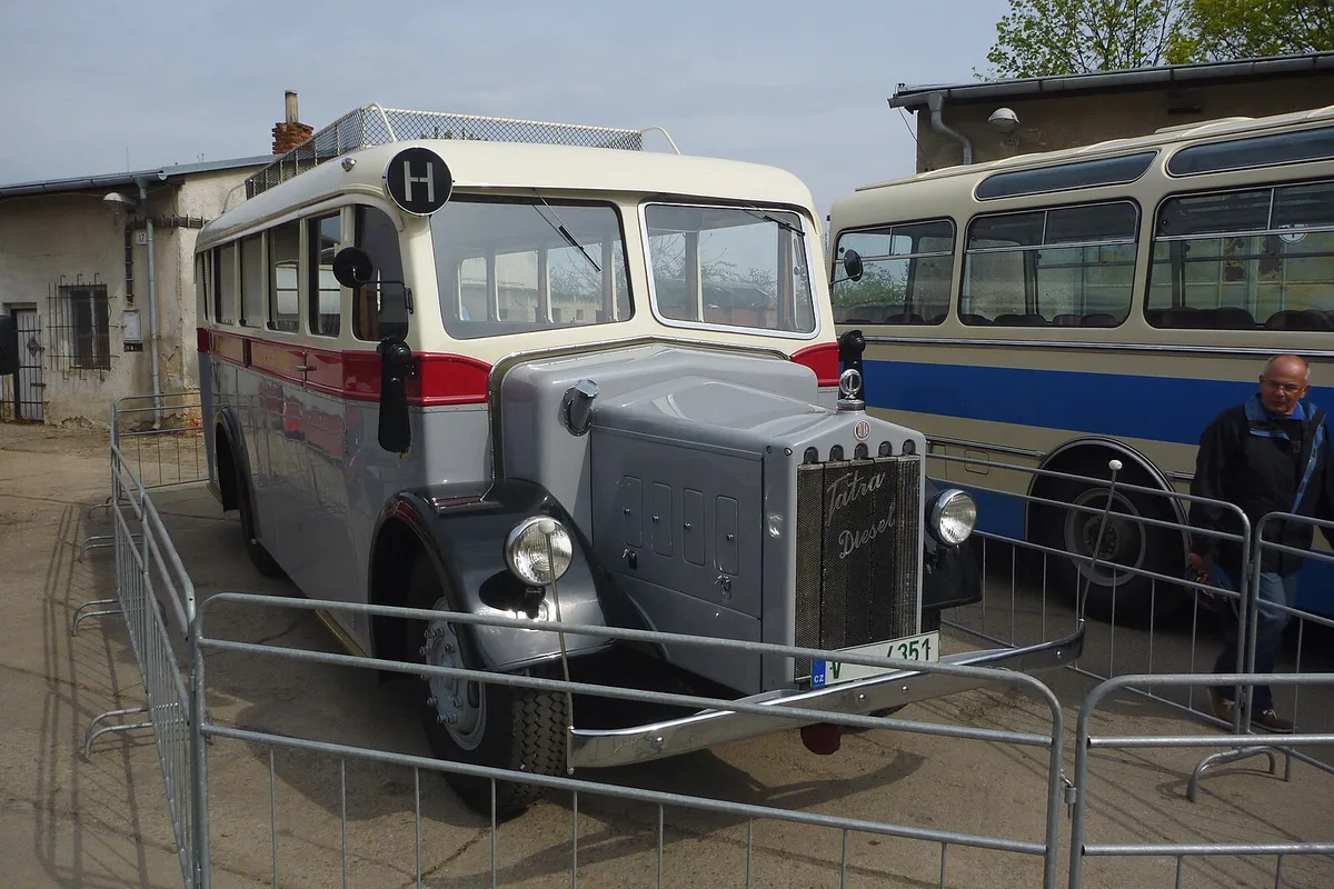 Tatra 27
