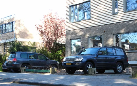 Toyota Land Cruiser (J200) — 3