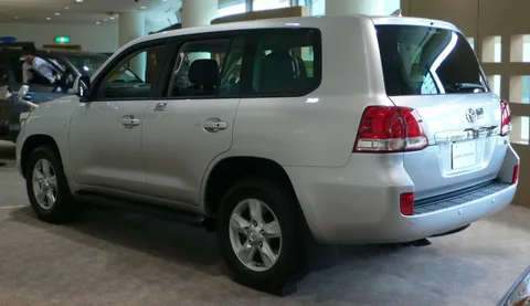 Toyota Land Cruiser (J200) — 5