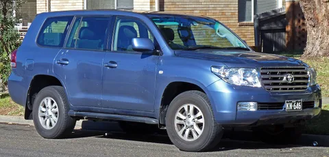 Toyota Land Cruiser (J200) — 6