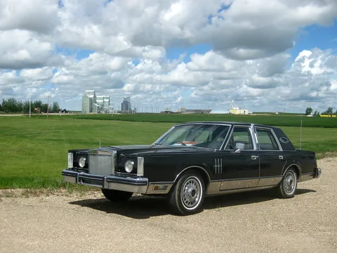 Lincoln Continental Mark VI — 7