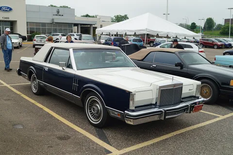 Lincoln Continental Mark VI — 8