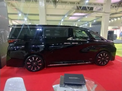 Toyota Vellfire — 3