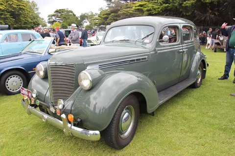 Chrysler Royal — 6