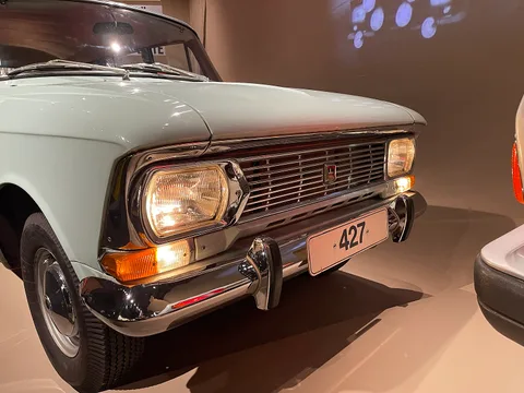 Moskvich 427 — 6