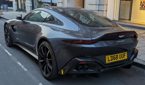 Aston Martin Vantage — 5