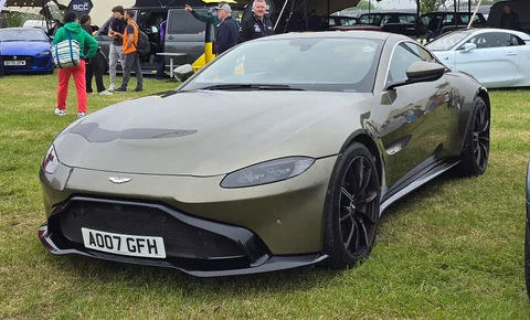 Aston Martin Vantage — 6