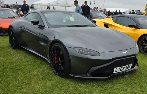 Aston Martin Vantage — 7